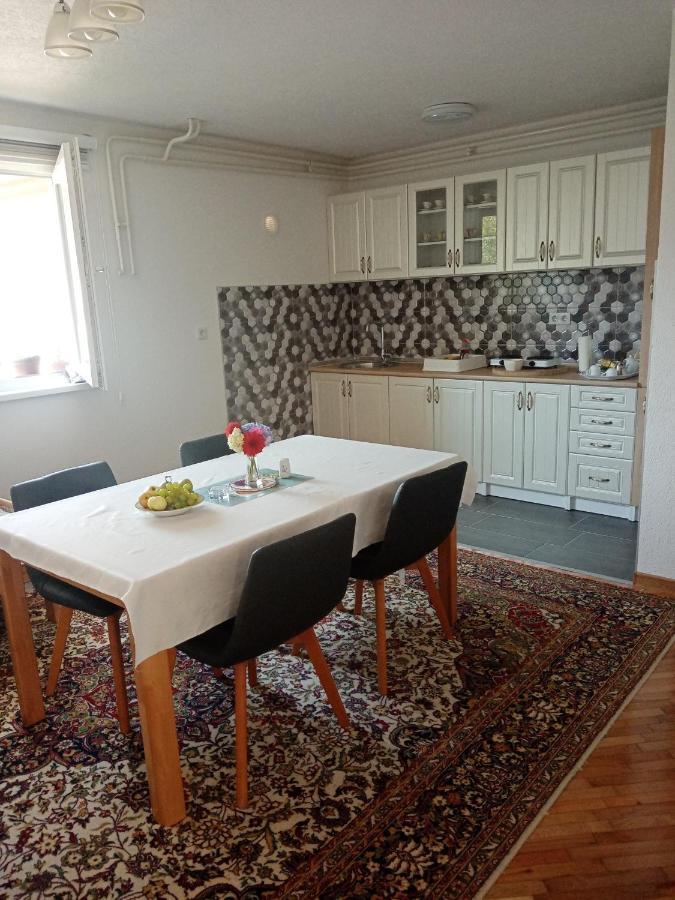 Apartment Azra *