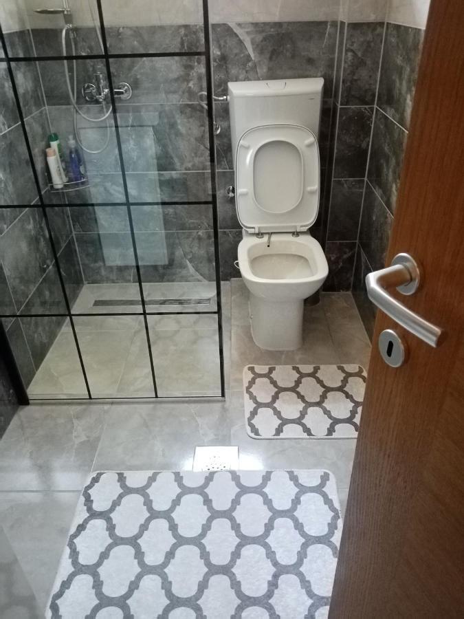 Apartment Azra *